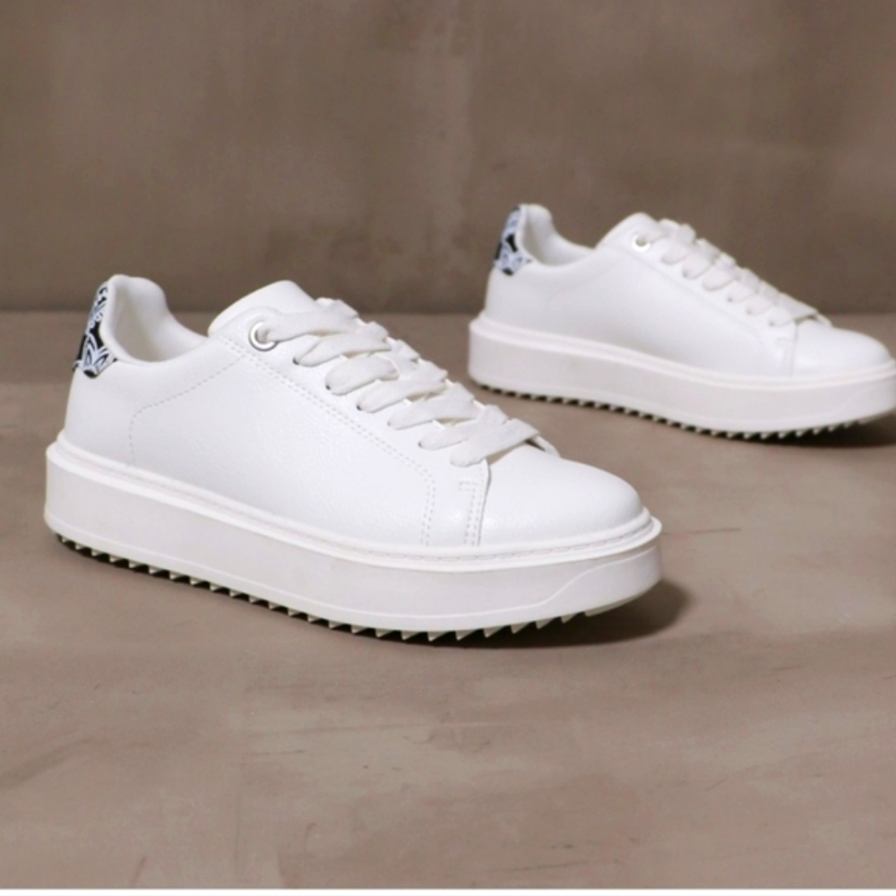 Target 'A New Day' Size-9.5 White & Dark Blue Peggy Sneakers BRAND NEW - Picture 6 of 10